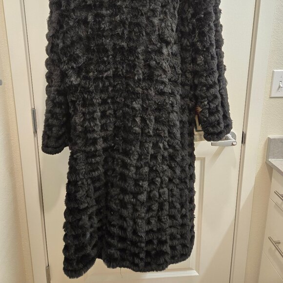 Elegant Italian Rabbit Fur Knit Long Coat - Picture 4 of 9